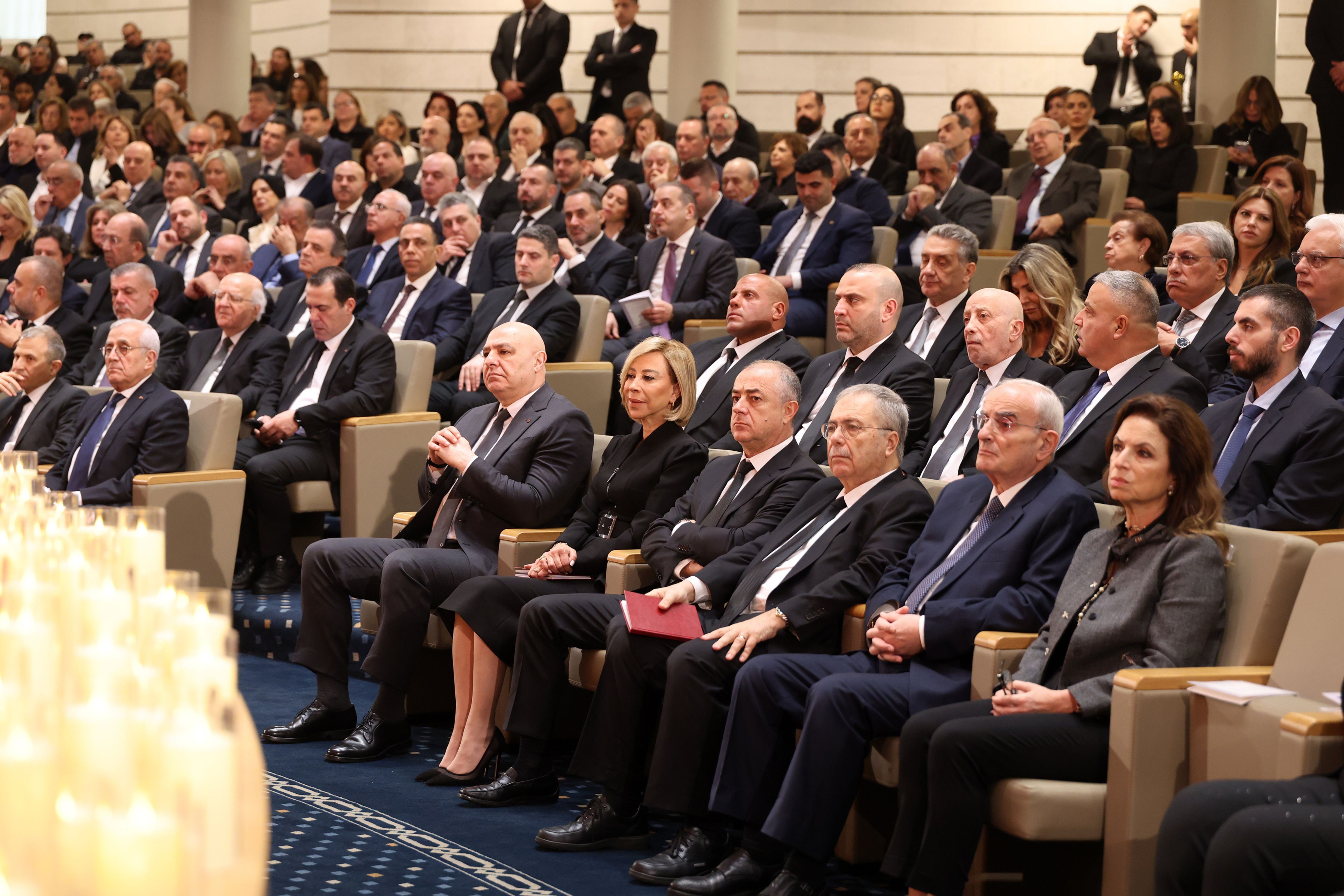 الرئيس عون واللبنانية الأولى حضرا رتبة سجدة الصليب في جامعة الروح القدس-الكسليك